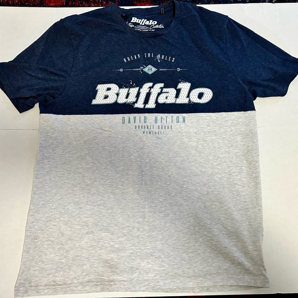 Buffalo David Bitton Colorblock Graphic Tee Men’s Large | Navy Gray | Like New